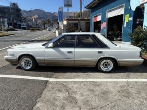 日産ローレル中古車