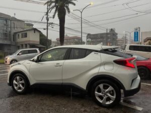 トヨタ C-HR ハイブリッド中古車