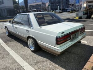 日産ローレル中古車