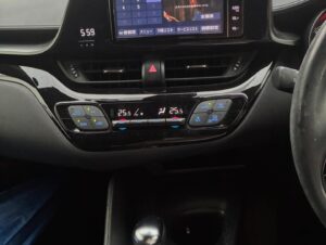 トヨタ C-HR ハイブリッド中古車
